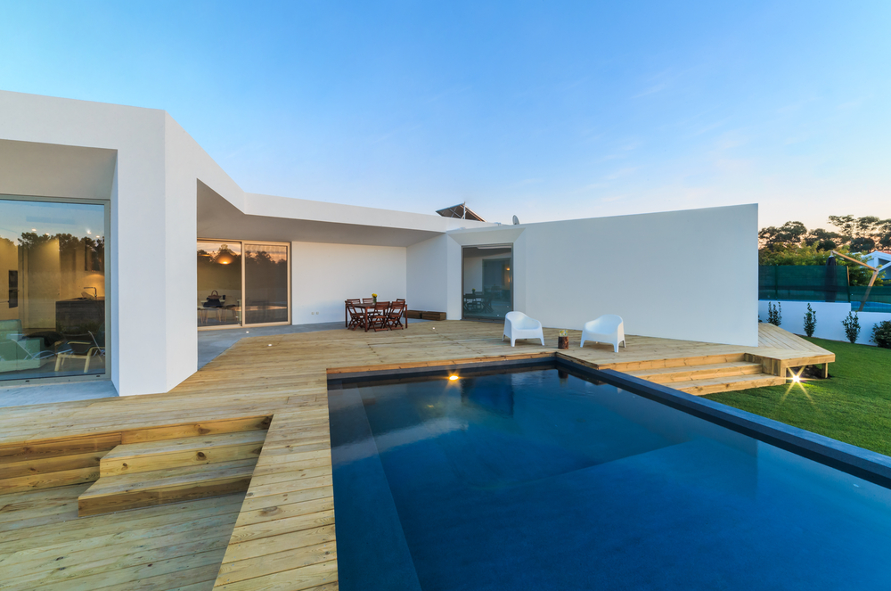 Pose d'une piscine semi-enterrée
