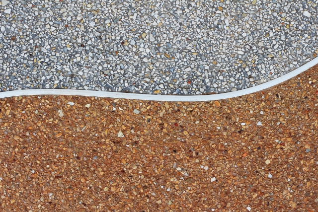 Dalle gravillonnée colorée