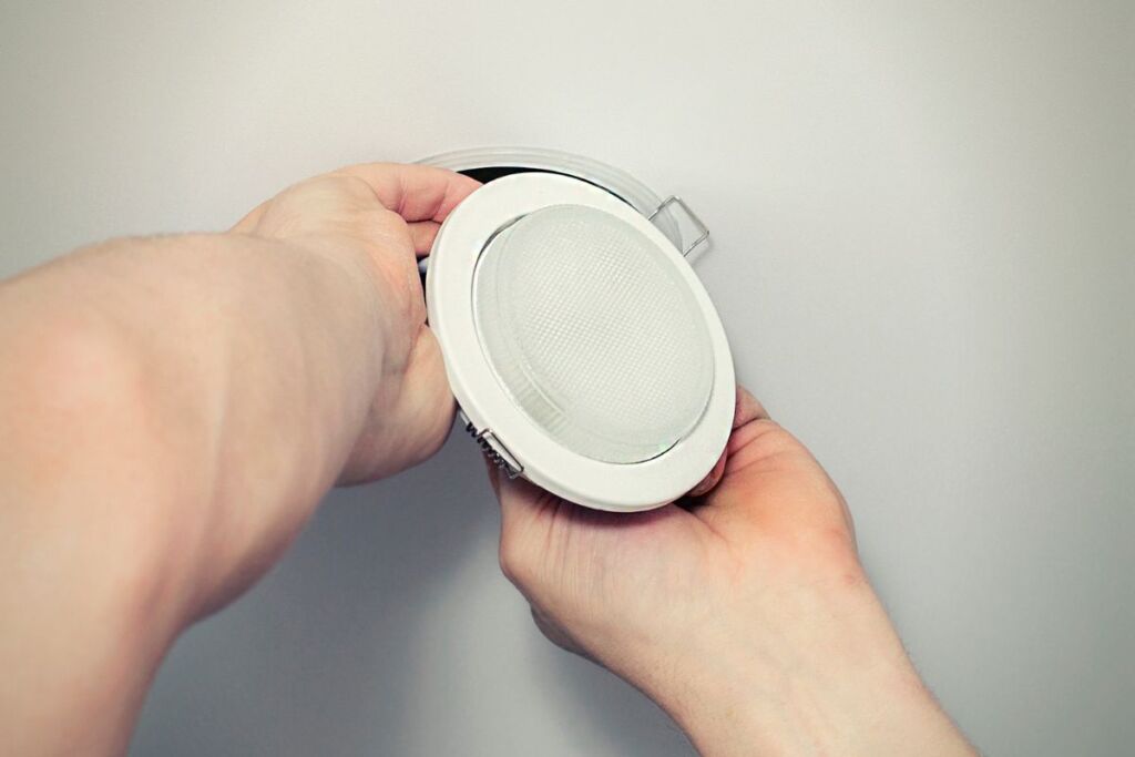 trou-pour-spot-lumineux